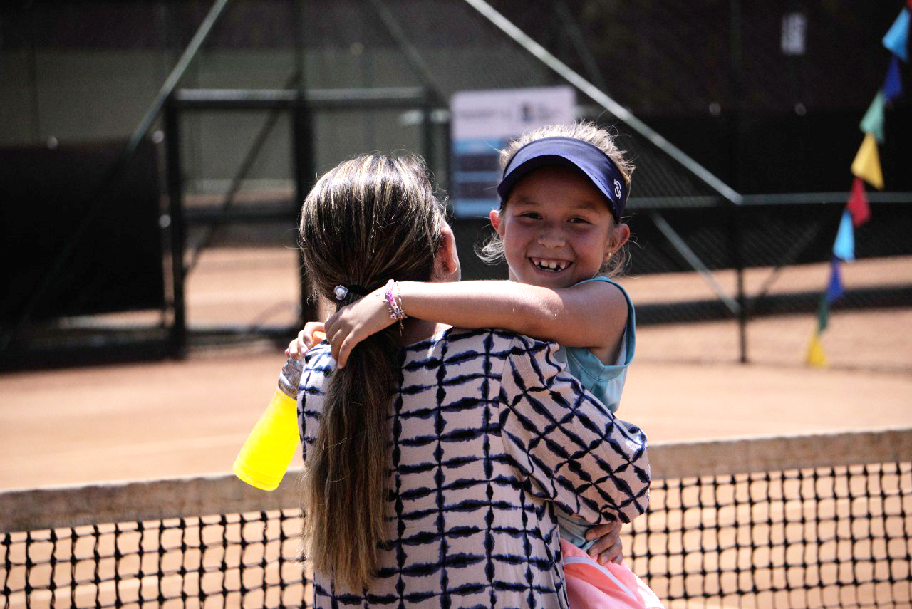 Mía Jiménez con apenas 7 años, ya es la futura promesa del tenis femenino en Colombia