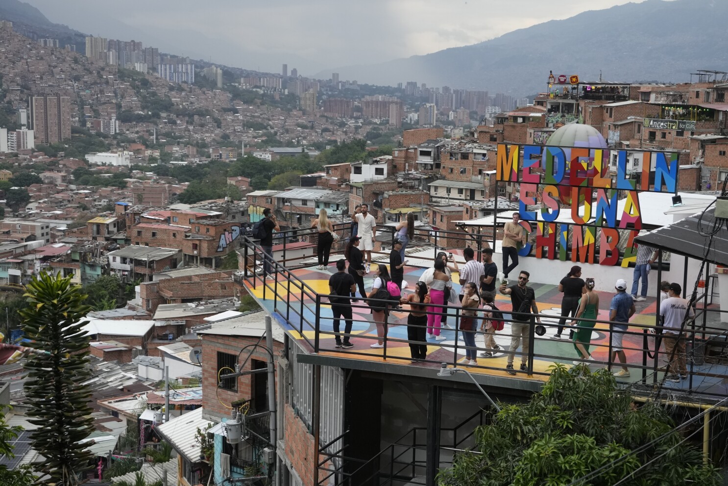 Mueren tres turistas en Medellín: investigan las causas