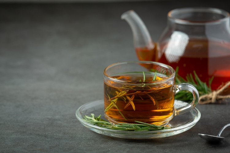 Descubra el té natural que podría mejorar la calidad de su sueño de forma segura y sin efectos secundarios.