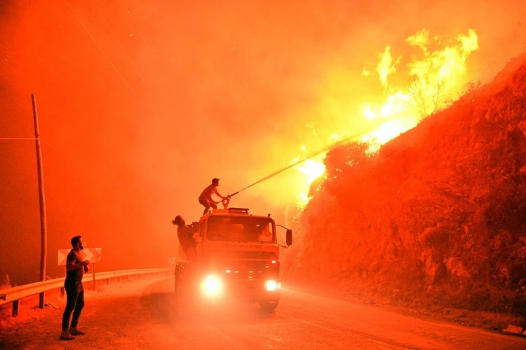 Incendios en Turquía: más de 50.000 evacuados en İzmir