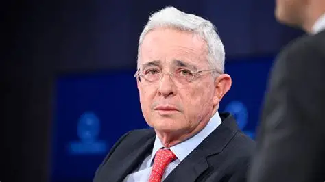Álvaro Uribe, expresidente.