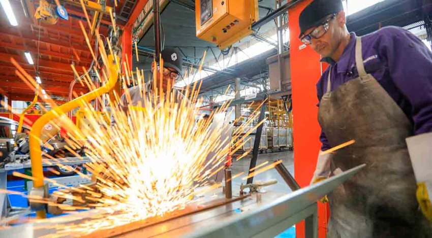 Gobierno anuncia nuevas inversiones en industria de defensa nacional para generar empleo, fortalecer autonomía tecnológica y dinamizar producción colombiana.