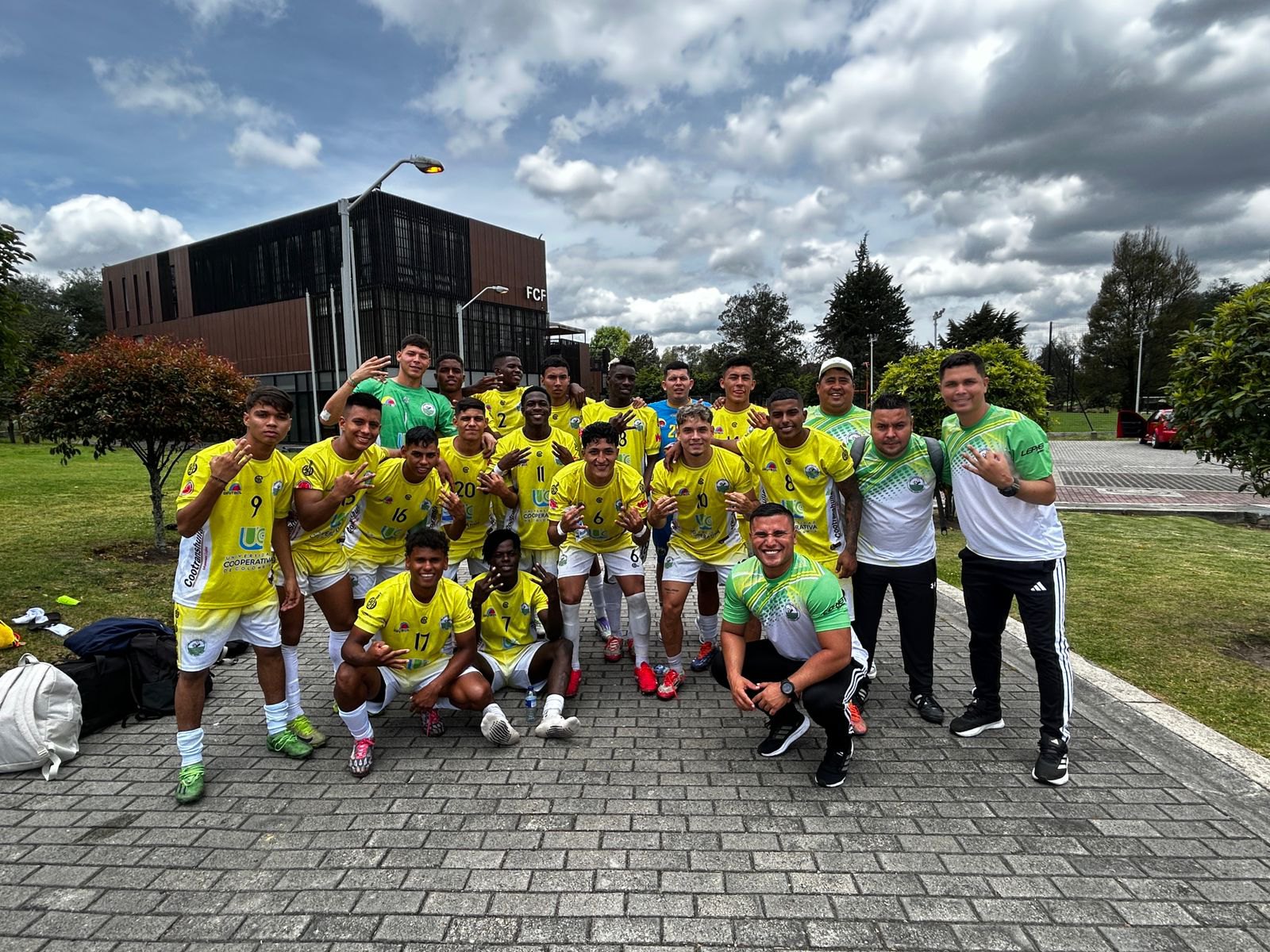 Siguen firmes por el título