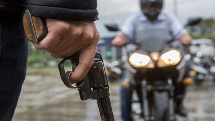 Joven asesinado a bala dentro de un taxi en Kennedy, Bogotá