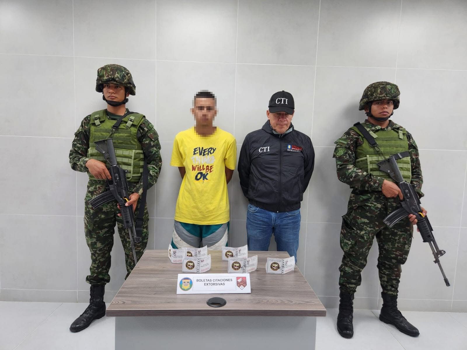 Atrapado con panfletos extorsivos