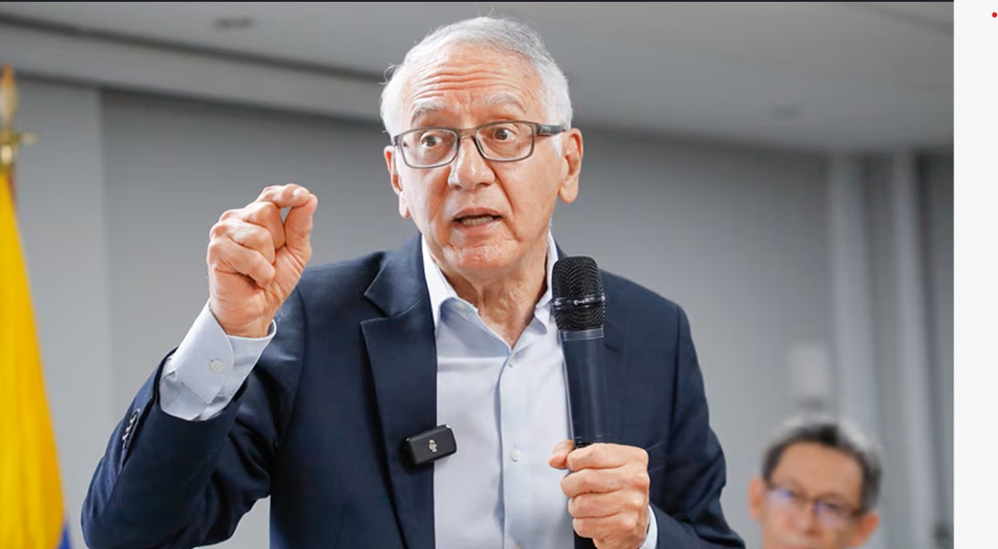 Arremete contra EPS
