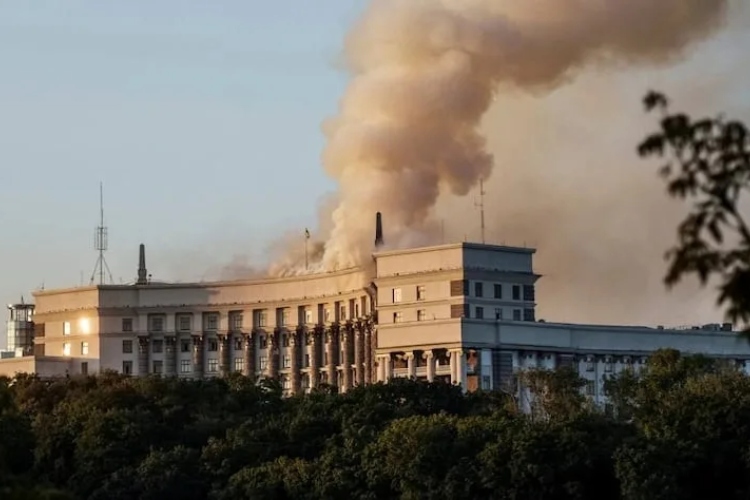 Rusia ataca sede de gobierno en Ucrania