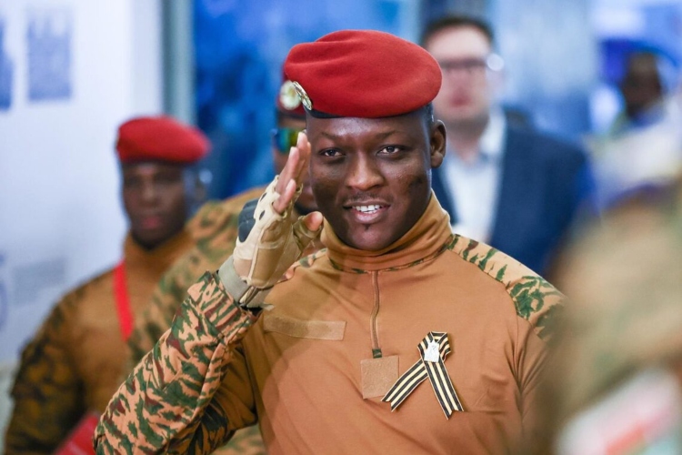 Burkina Faso penaliza la homosexualidad con hasta 5 años de cárcel