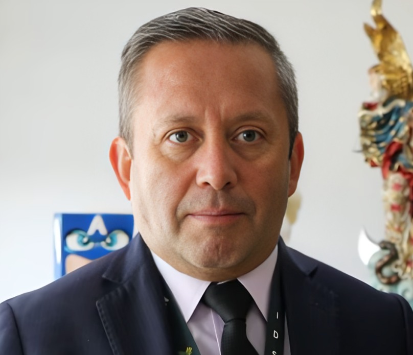 Oscar Cerón, subdirector.