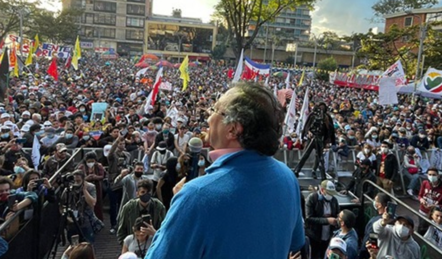 Petro Plaza Pública