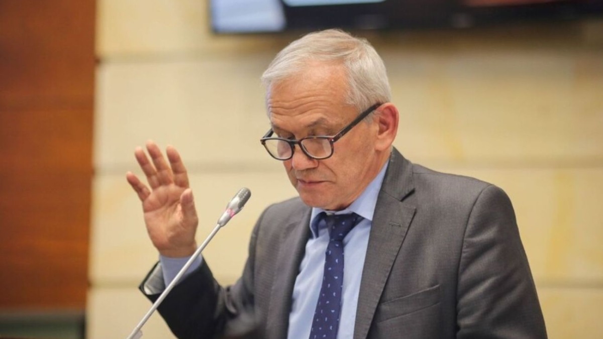 Carlos Ramón González presentó tutela ante la Corte Suprema buscando frenar orden de captura internacional y proteger su debido proceso.