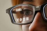 Las nuevas gafas inteligentes también prometen mejorar la productividad laboral. Profesionales de áreas médicas, industriales y educativas ya utilizan herramientas de realidad aumentada para acceder a datos en tiempo real mientras realizan sus actividades diarias.