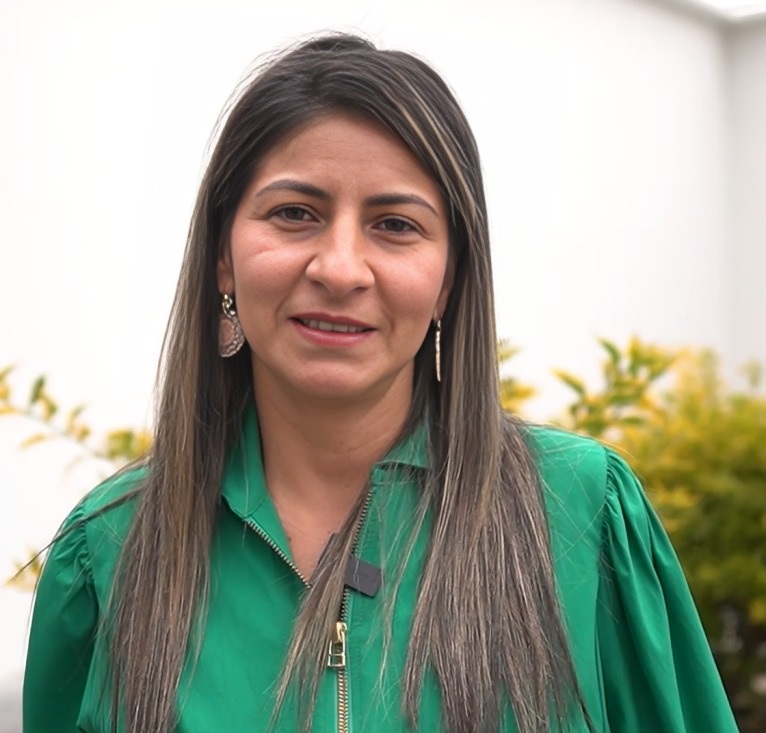 Catalina Zambrano, secretaria.