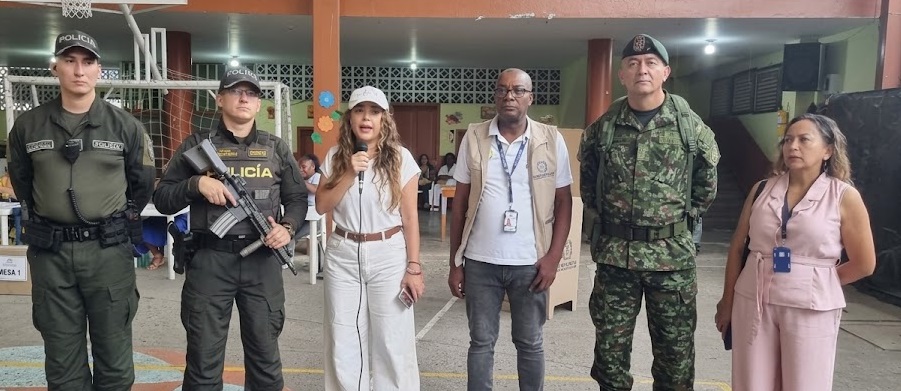 En la imagen aparecen Fernando Murillo, Nodier Rivera, Mónica Riascos, Manuel Mosquera, William Morales y Nidia Solarte, quienes participaron en el acto de apertura de la jornada democrática en San Andrés de Tumaco.